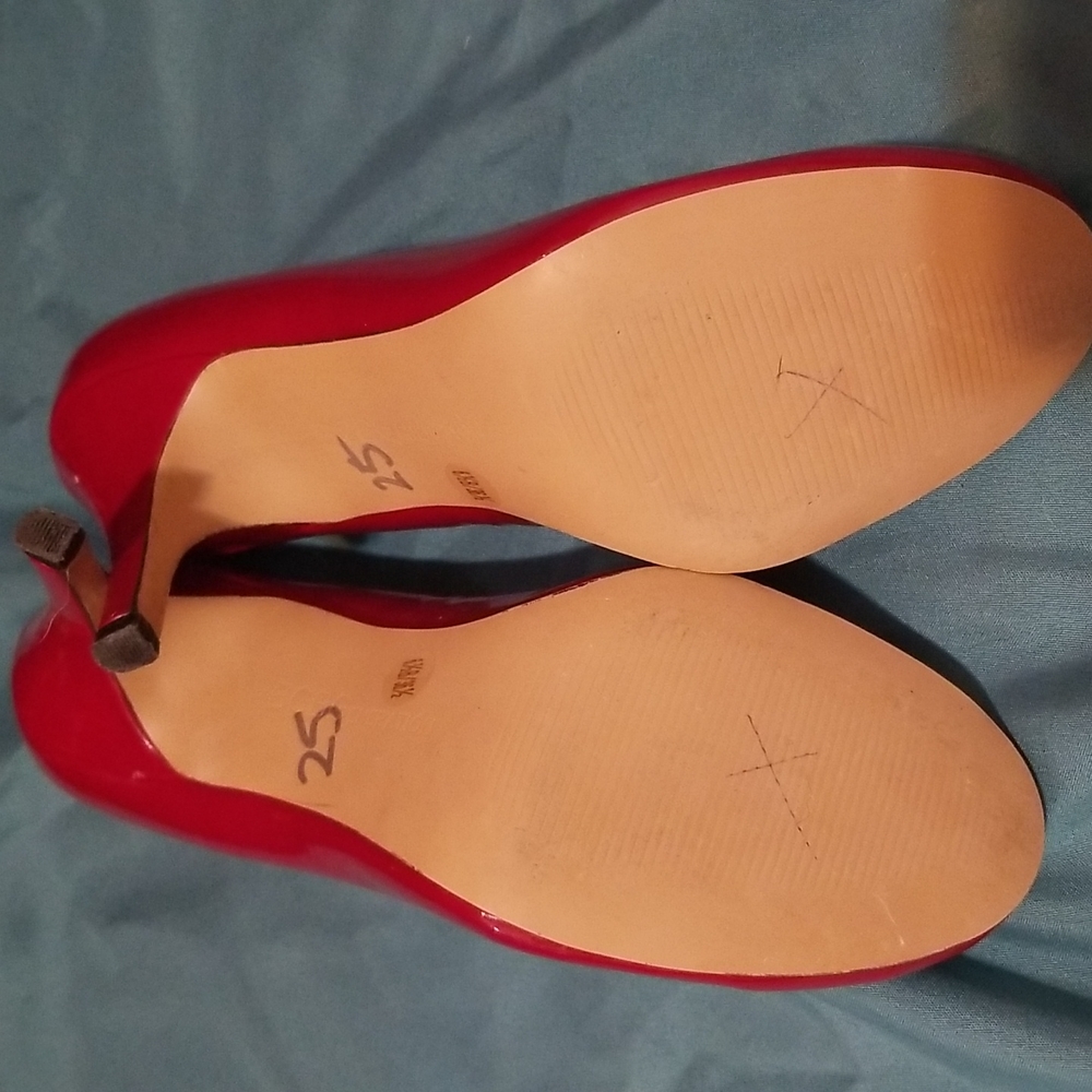 Heels - Picture 5 of 8